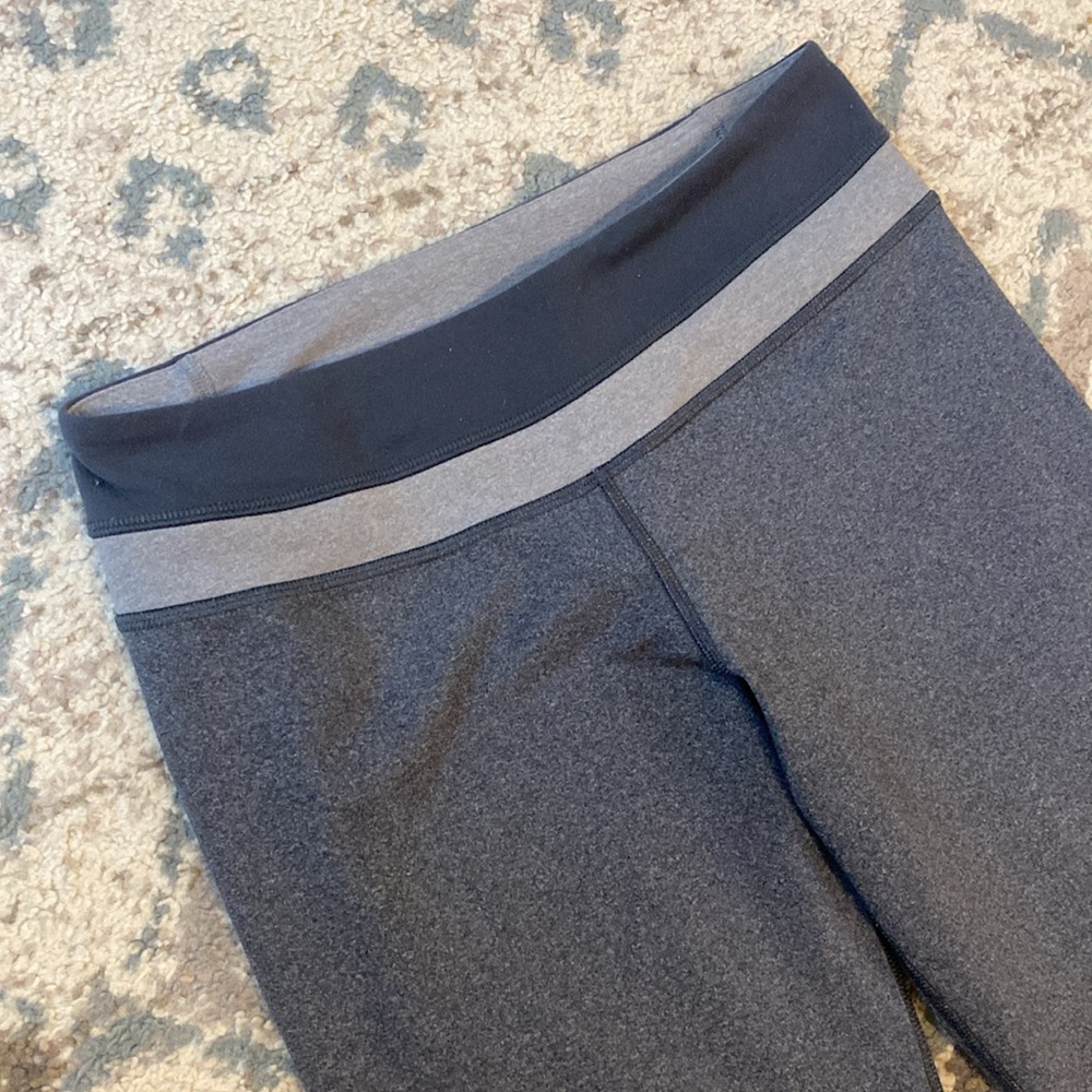 Lululemon cropped leggings sz 6 grey capris - Picture 3 of 6